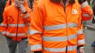 Edouard Martin (R), Arcelor Mittal Florange blast furnace labour union representative, walks during a protest demonstration next to the European Parliament in Strasbourg, February 6, 2013. ArcelorMittal, the world's largest steel producer, plans to shut a coke plant and six finishing lines at its site in Liege, Belgium, affecting 1,300 employees. REUTERS/Jean-Marc Loos (FRANCE - Tags: CIVIL UNREST POLITICS BUSINESS EMPLOYMENT) Published: Úno. 6, 2013, 5:20 odp.