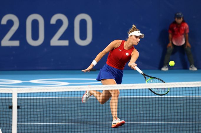 Markéta Vondroušová v osmifinále proti Naomi Ósakaové.