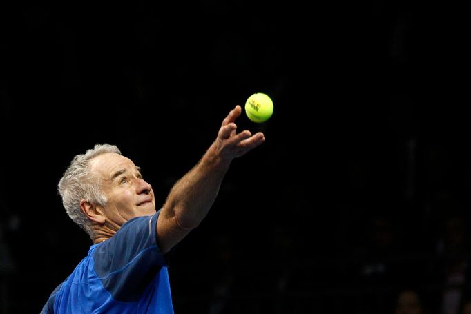 Tenisová exhibice v Hongkongu (John McEnroe)