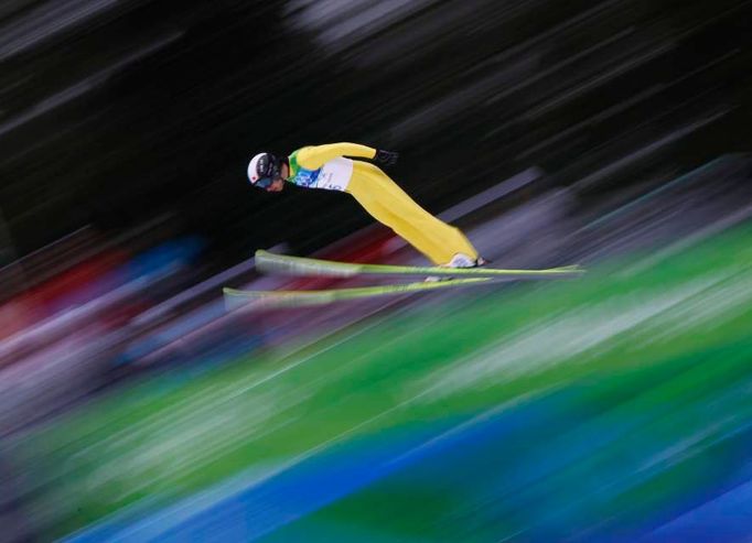 Francouz Jason Lamy Chappuis při zkušebním skoku na obřím můstku závodu sdruženářů na Zimních olympijských hrách 2010 ve Vancouveru, Whistler, Britská Kolumbie, 25. února 2010