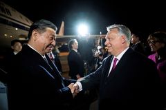 Čínský vůdce objíždí v Evropě své největší spojence Srbsko a Maďarsko. Praze se vyhne