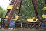 Černobyl - V dubnu 1986 došlo k výbuchu čtvrtého reaktorového bloku jaderné elektrárny v blízkosti města Černobyl. Následkem katastrofy byla přilehlá města opuštěna. Dnes je zakázaná zóna opět přístupná i pro turisty, kterým údajně nehrozí již žádná radiace. Je tak možné vidět zkázu jaderného výbuchu na vlastní oči.