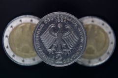 Němci chtějí zpět marku, euro však podle nich nepadne