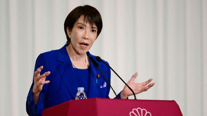 Exministryně hospodářské bezpečnosti a vnitra Sanae Takaičiová se v sobotu stala první ženou v čele japonské vládní Liberálnědemokratické strany.