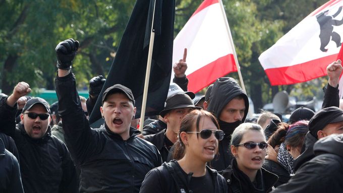Němečtí neonacisté protestují v Berlíně, ilustrační snímek.