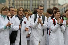 Slovenský parlament ustoupil požadavkům lékařů