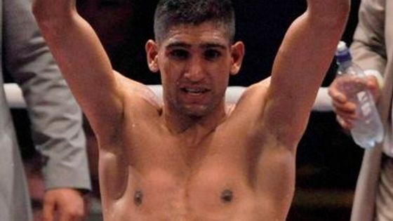 Podívejte se: Tak si britský boxer Kahn vybojoval titul WBA