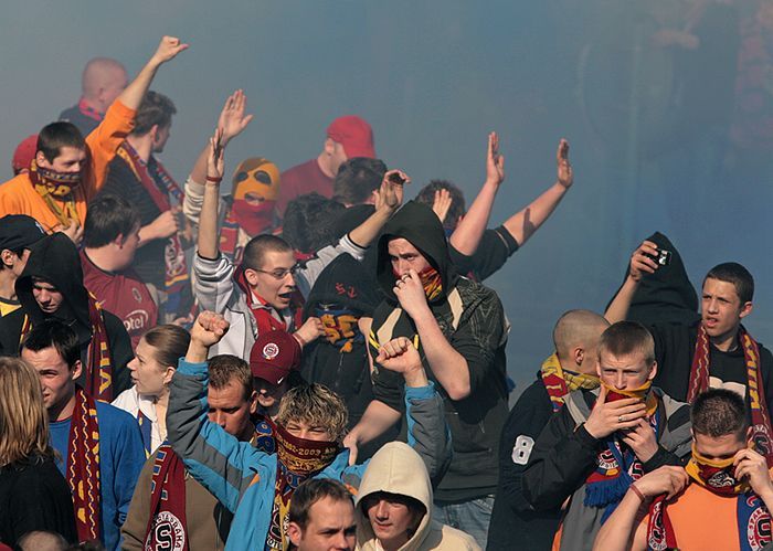 Fanoušci Sparty pochodují na Strahov