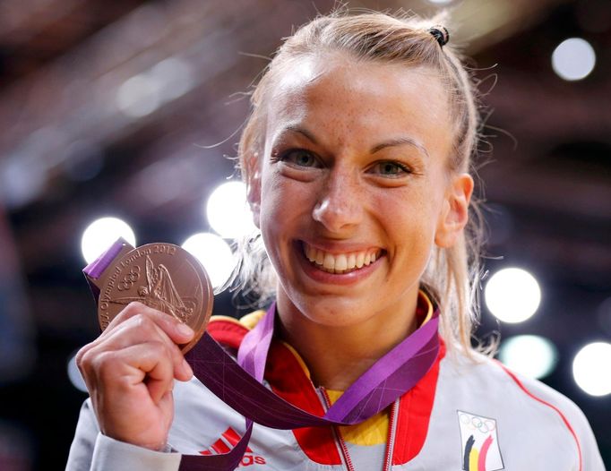 Bronzová olympijská judistka, Belgičanka Charline van Snicková po kategorii do 48 kg na OH 2012 v Londýně.