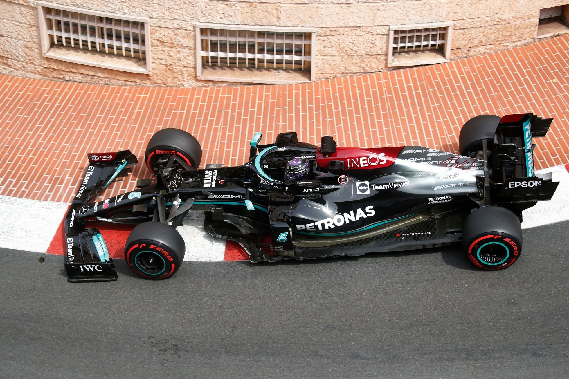 Lewis Hamilton v Mercedesu v kvalifikaci na VC Monaka F1 2021