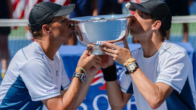 Bratří Bryanové slaví na US Open stý titul deblové kariéry