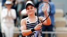 Ashleigh Bartyová slaví vítězství ve French Open 2019