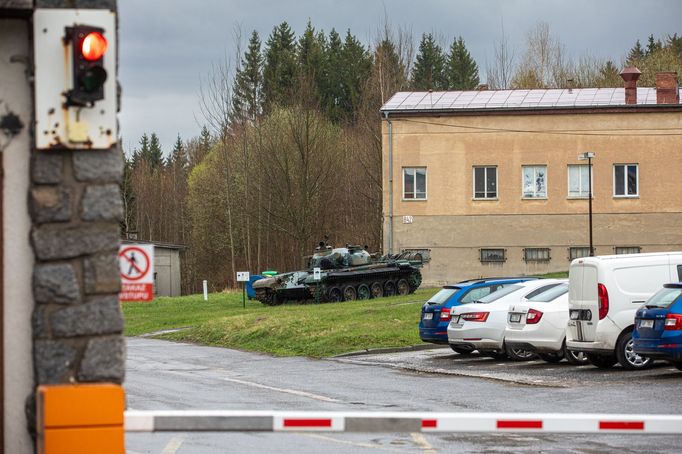 "Muniční továrna pro svoji činnost trhací jámu potřebuje," vysvětluje starosta Poličky. Jednat se podle něj bude jen o zmírnění výbuchů, ne o zastavení provozu.