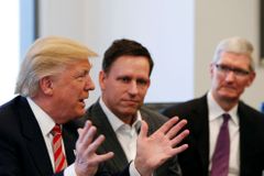 "Zavolejte mi kdykoli." Trump v Trump Tower žehlil vztahy se špičkami ze Silicon Valley