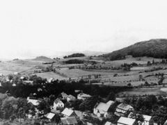 Obec Tocov v Doupovských horách nedaleko Karlových Varů v roce 1922