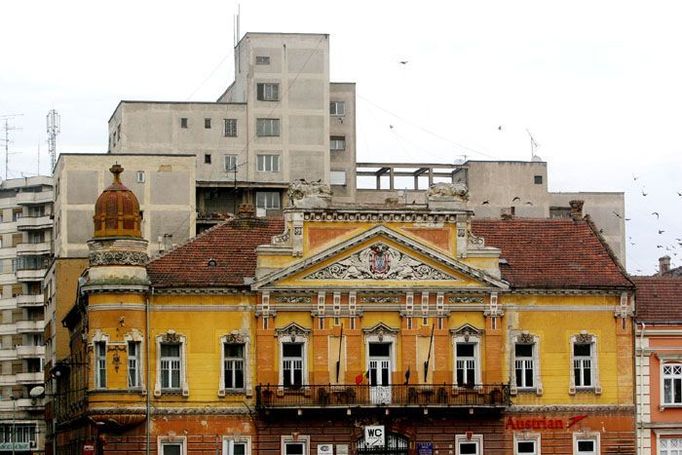 Temešvár je historické město, první zmínky o něm pocházejí z 12. století. Barokní budovy v centru jsou památkou na rozmach v době Habsburské monarchie.