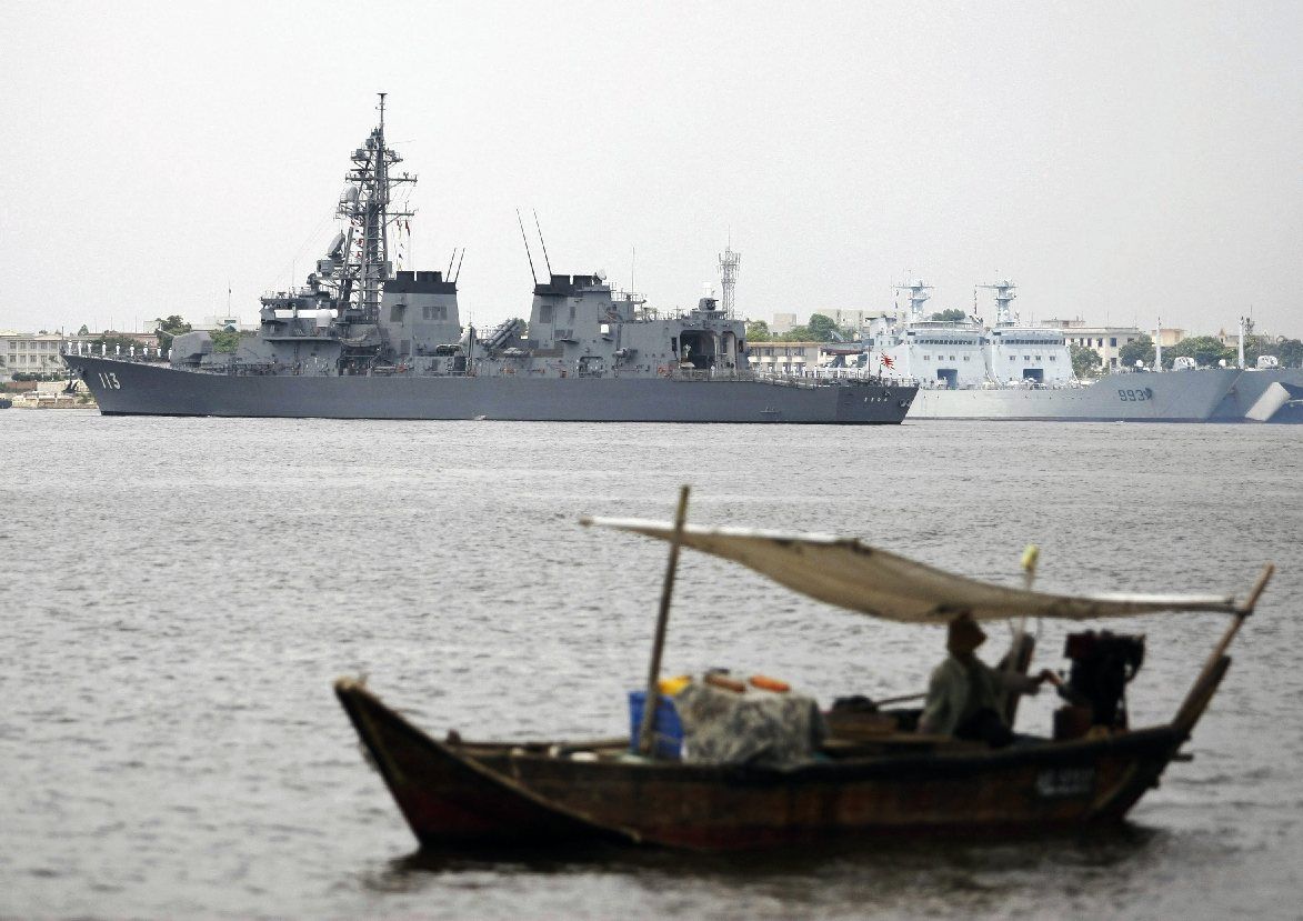 Japonská válečná loď Sazanami kotví v Čan-ťiangu