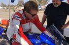 Navzdory ochrnutí se bývalý šampion Rainey po 26 letech projel na motorce