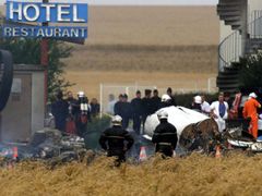 V hotelu, na který letoun spadl, zahynuli čtyři lidé