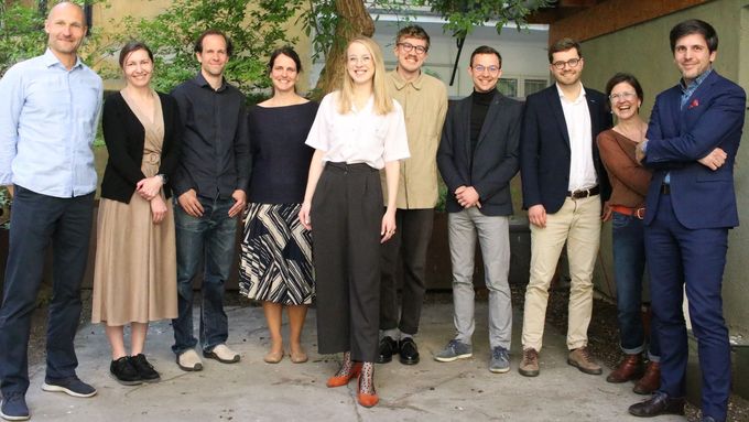 Experti a expertky na veřejnou správu, ekonomii a právo, kteří navrhli pod hlavičkou organizace Česko, funguj! dvanáct podrobných opatření, jak zkrotit byrokracii  a výrazně zlepšit správu země.