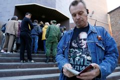 Doněck přijímá žádosti o ruský pas. Frontu na něj stály stovky lidí, tvrdí povstalci