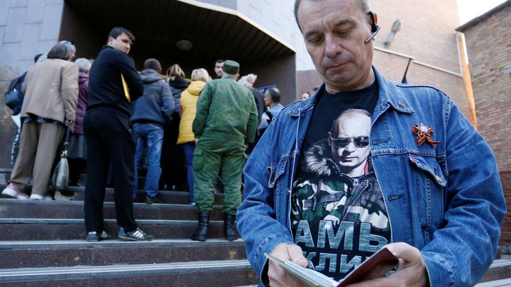 Doněck přijímá žádosti o ruský pas. Frontu na něj stály stovky lidí, tvrdí povstalci