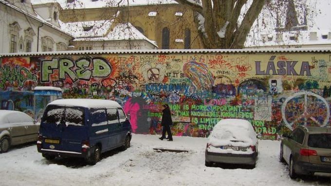 Lennonova zeď v roce 2010.
