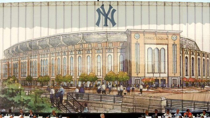 Vlastník baseballového klubu New York Yankees George Steinbrenner hovoří na slavnostním ceremoniálu u příležitosti zahájení stavby nového stadionu.