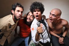 Zakázaní punkeři z Kuby vyf.ckují komunisty na Colours
