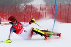 Mikaela Shiffrinová padá v kombinačním slalomu na ZOH 2022 v Pekingu