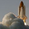 Raketoplán Endeavour startuje