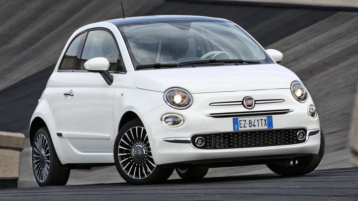 Lidl vzorem: Kávové Tchibo začalo v Německu nabízet auta. V katalogu má Fiat 500