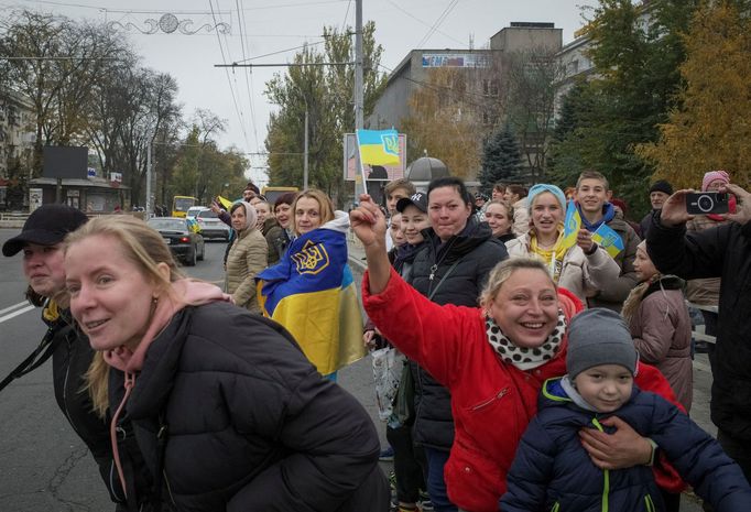 Oslavy v ukrajinském městě Cherson po jeho osvobození od ruských jednotek.