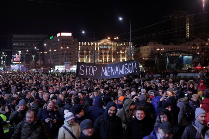 Protesty v Polsku kvůli vraždě primátora - snímek je z Varšavy