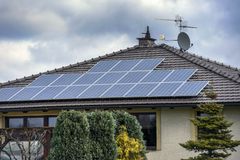 Na vytápění domácnosti se fotovoltaika nehodí. Expert vysvětloval, komu se vyplatí