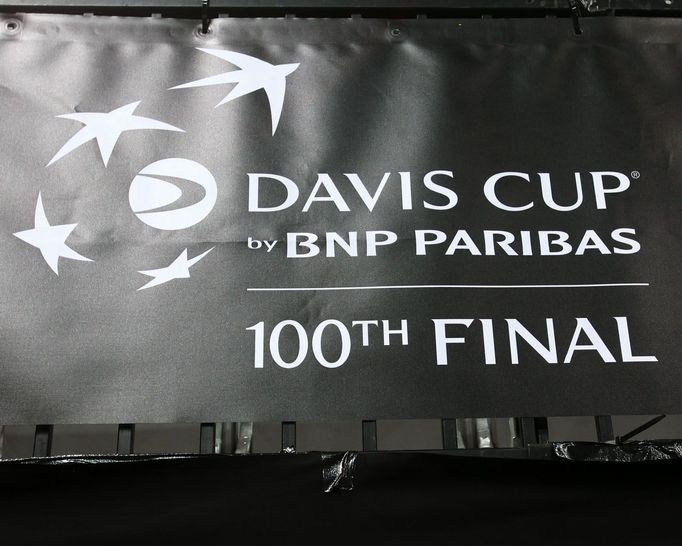 Páteční poslední přípravy v O2 areně před zahájením finále Davis Cupu