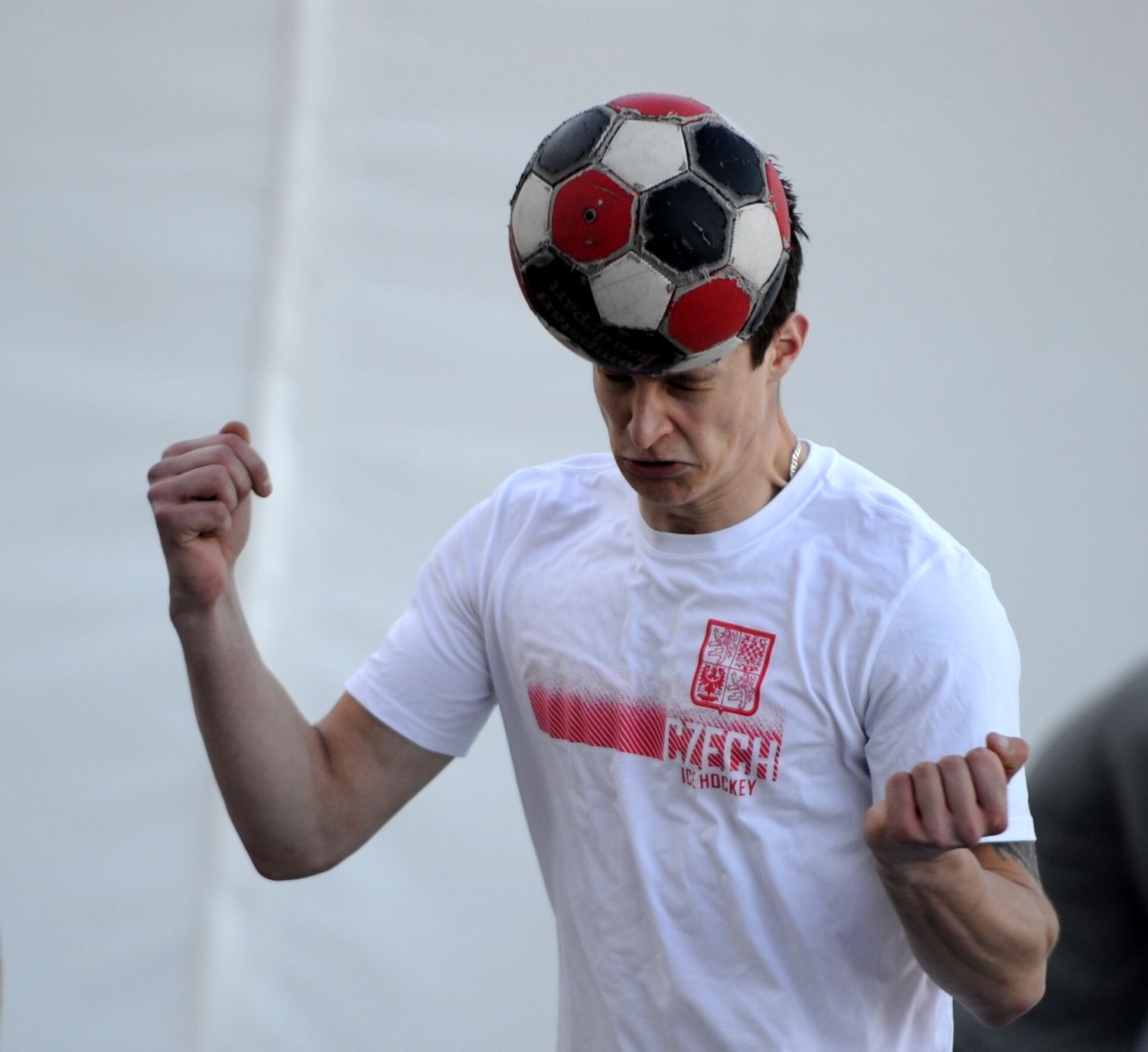 MS 2018, Česko-Švýcarsko:  fotbálek před zápasem: Dominik Kubalík