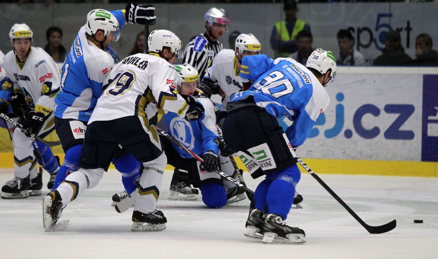 Hokejisté Kladna v utkání 11. kola Tipsport extraligy 2012/13 proti Plzni.