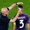 Ošetřovaný Cristiano Biraghi ve finále Konferenční ligy Fiorentina - West Ham