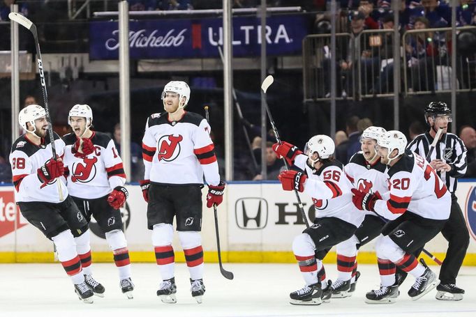 Hokejisté New Jersey slaví triumf nad Rangers