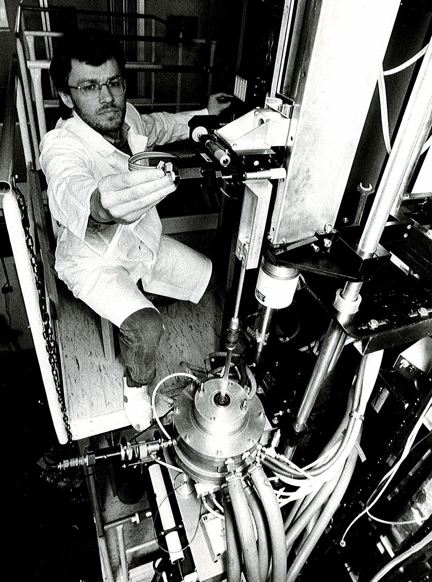 Výroba a výzkum - optický kabel, Akademie věd, věda, optický internet - archivní foto