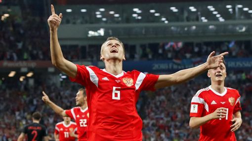 Denis Čeryšev slaví gól v zápase Rusko - Chorvatsko na MS 2018