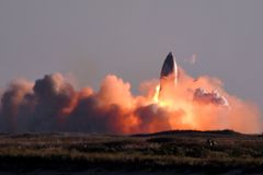 Prototyp rakety od SpaceX se při přistání roztrhl. Musk je přesto nadšený