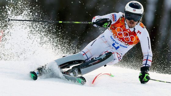 Ondřej Bank druhého místo po sjezdu ve slalomu nepotvrdil, po opatrné jízdě klesl až na sedmou příčku.