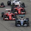 F1, VC Bahrajnu 2015: Lewis Hamilton, Mercedes, Sebastian Vettel a Kimi Räikkönen (oba  Ferrari)