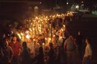 USA Charlottesville bílá nadřazenost extremisté pochodně
