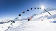 Kaat De Malscheová: Mistr světa na snowboardu Seppe Smits předvádí své jezdecké umění ve švýcarském Saas-Fee (2016).