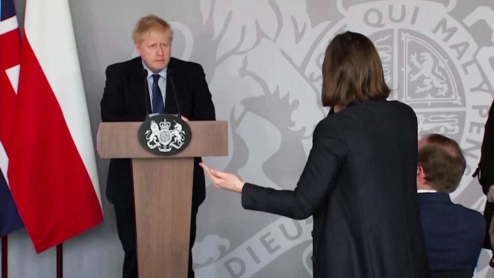 "Bojíte se války, ale ta už začala." Johnson byl jako opařený při proslovu aktivistky; Zdroj foto: Reuters