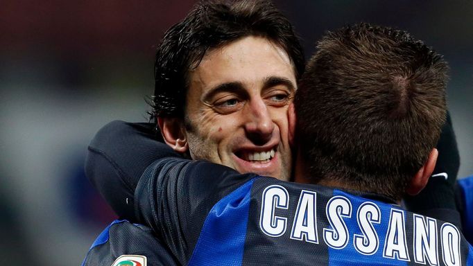 Diego Milito a Antonio Cassano slaví branku