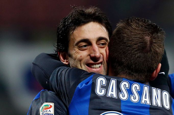 Diego Milito a Antonio Cassano slaví branku